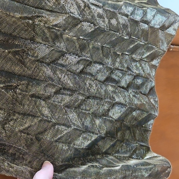 Elegant metallic olive Green Pleated Skirt - Picture 7 of 11